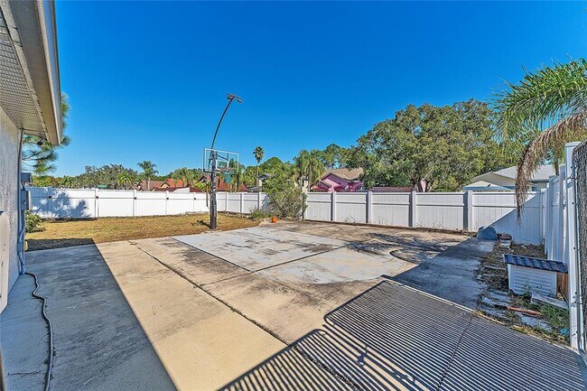 Building Photo - 8601 Cavendish Dr