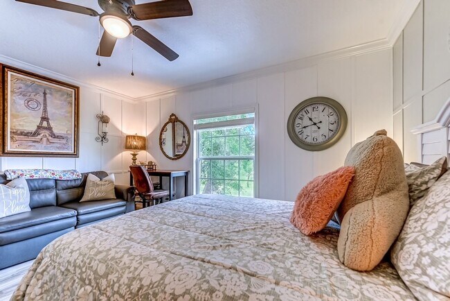 Building Photo - 2427 Park St