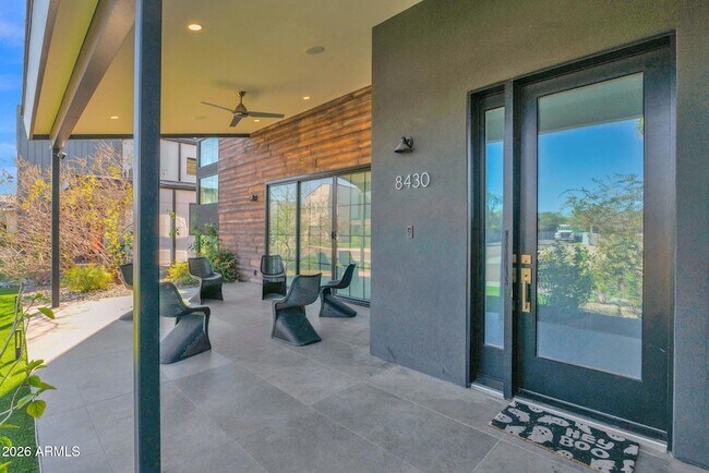 Building Photo - 8430 S 10th Ln