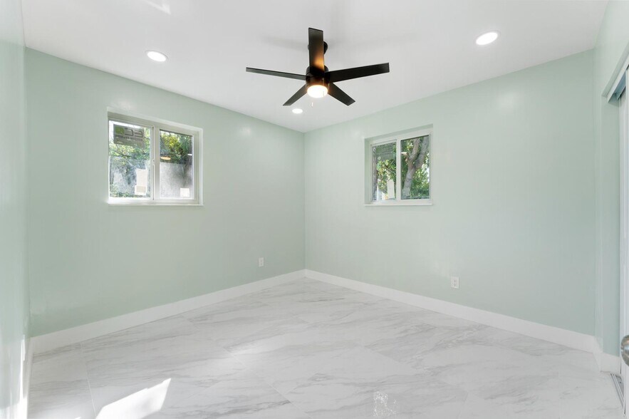 Building Photo - 10370 SW 174th Ter