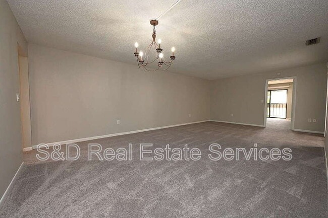 Building Photo - 1808 Village Ct