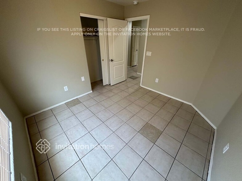 Building Photo - 2527 E Wier Ave