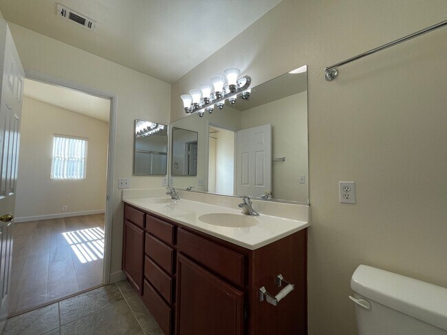 Building Photo - Apple Valley Home in The Vineyards- 3 Bedrooms, 2 Bathrooms, 2 Car Garage, New Flooring