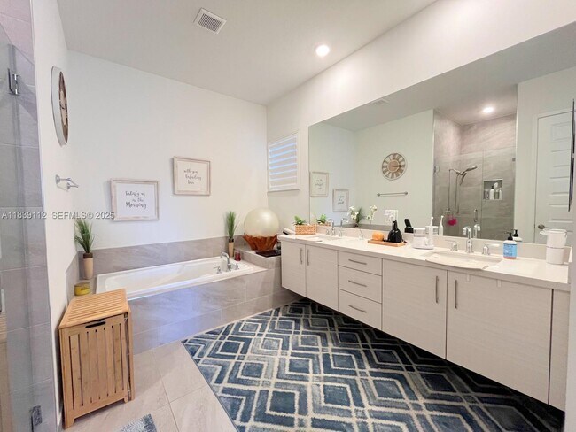 Building Photo - 10711 Aqua Ct