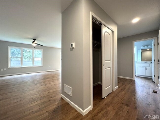 Building Photo - 1589 Center Rd