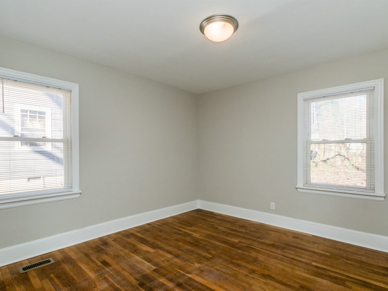 Building Photo - 413 E Geer St