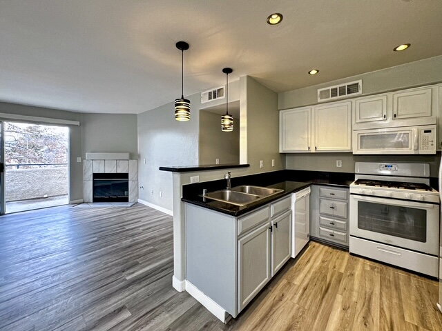 Building Photo - Updated Upstairs 3BD/2BA Condo in Gated Community w/ Resort-Style Pools + Fitness Room