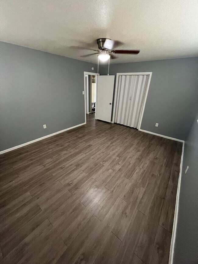 Building Photo - $0 First Month's Rent / $0 Deposit at Move-in