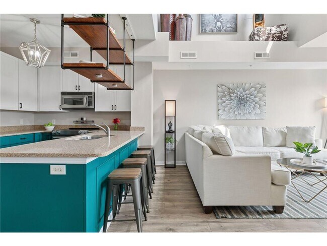 Building Photo - 640 Main St N