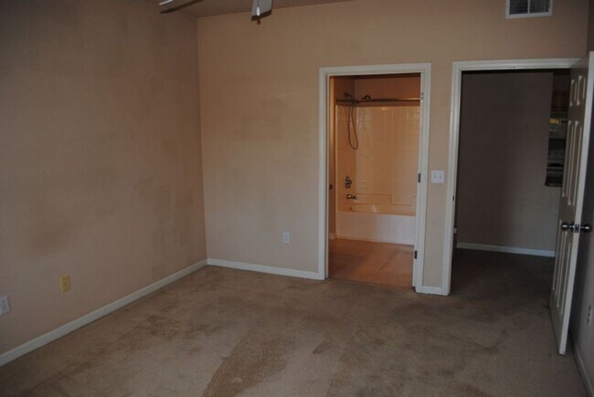 Building Photo - 501 Gibson Dr