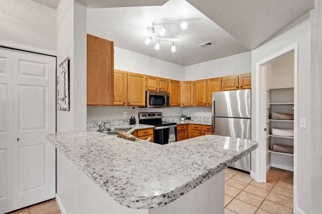Building Photo - Students Welcome! 3 Bed, 2 Bath Condo in Rockbridge, SE Fort Collins