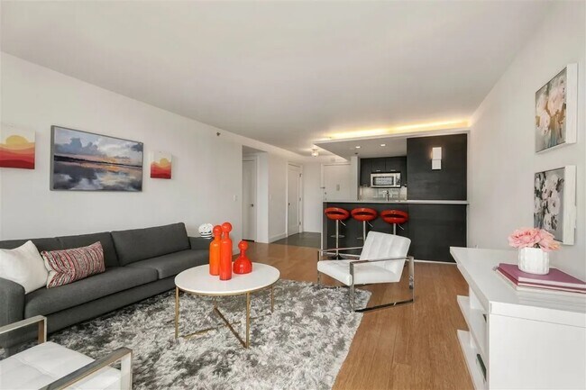 Building Photo - 20 2nd St