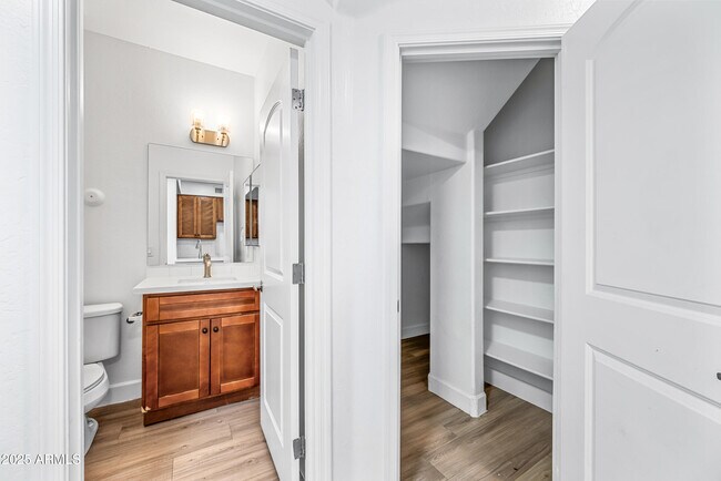 Building Photo - 4608 W Maryland Ave