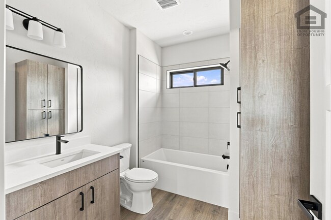 Building Photo - 2Bed/2.5Bath 2-Story Luxury Condo in Redmond, OR! -- BRAND NEW! NEVER LIVED IN!
