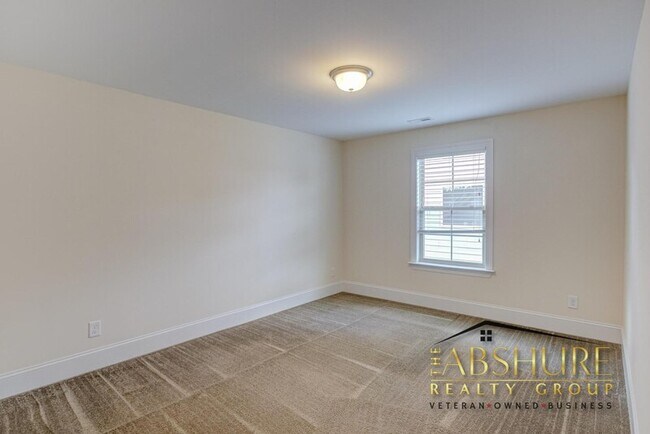 Building Photo - 112 Cahors Trail