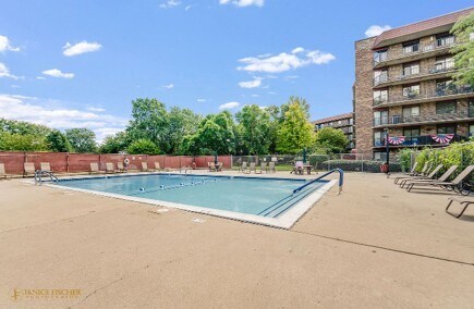 Building Photo - 111 S Baybrook Dr