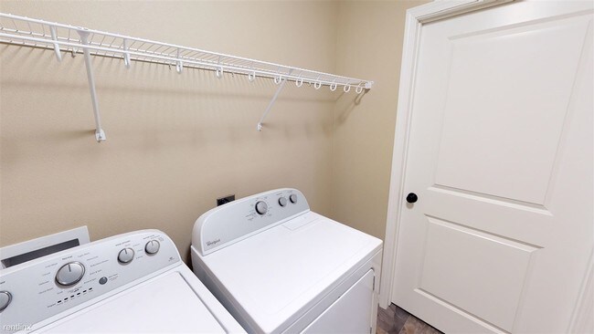 Building Photo - 4 br, 4 bath Townhome - Cascades Townhomes