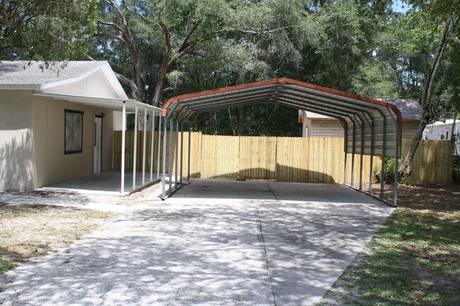 Building Photo - Very nice 4 bedroom 2 bath in beautiful se...