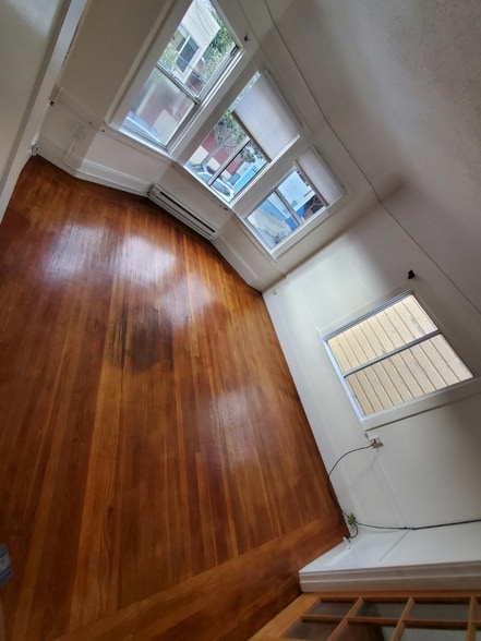 Building Photo - 6 College Ave