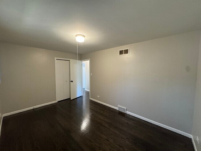 Building Photo - 15300 Harper Ave
