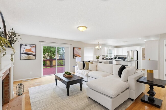 Building Photo - Elegant Executive Home in Desirable Camas – Minutes to SR-14, I-205 & Vancouver