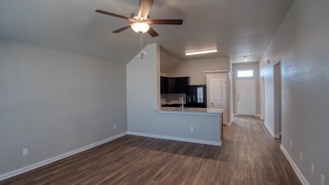 Building Photo - 610 Hollyhock Dr