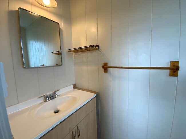 Building Photo - SINGLE FAMILY HOME IN KAILUA