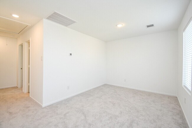 Building Photo - 3045 Fantasy Ter Dr