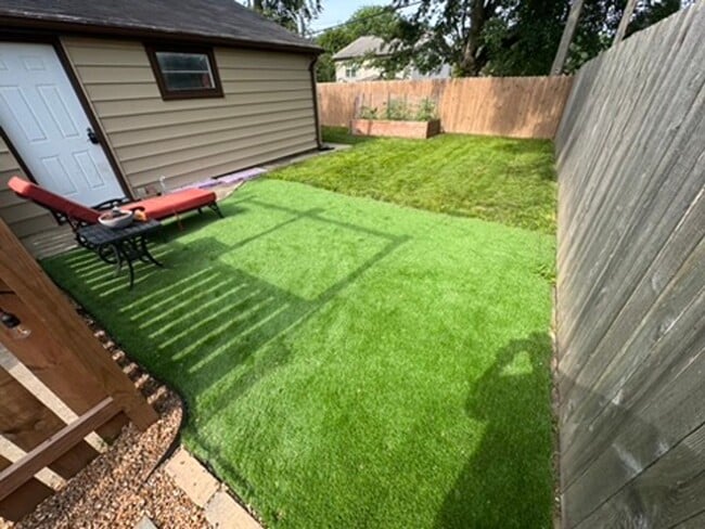 Building Photo - AVAILABLE SEPTEMBER 1: Updated 4-bedroom single family home on a quiet block- with 2 kitchens, 2 ...