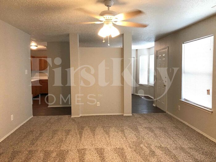 Building Photo - 5704 Creekhollow Dr