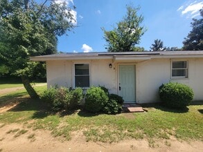 Building Photo - 113 Main St