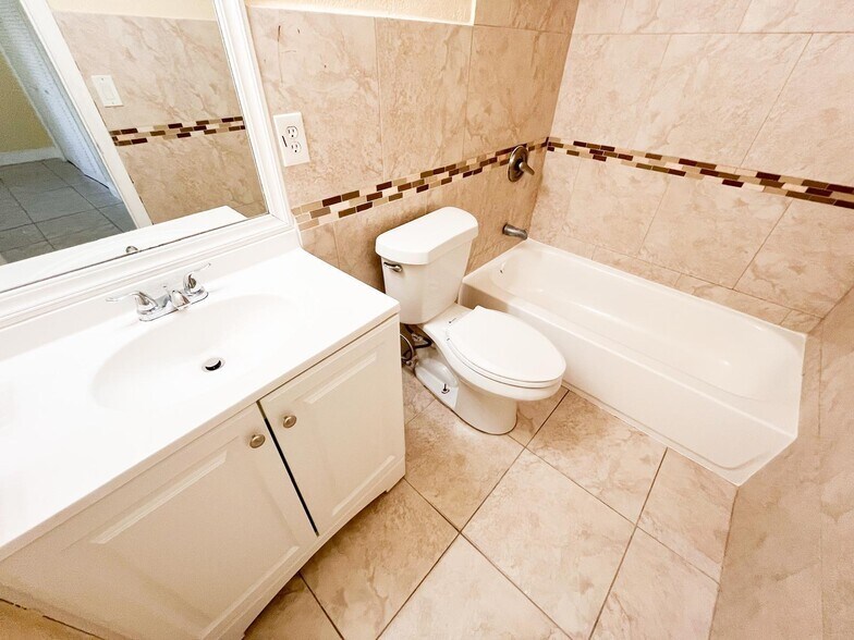 Building Photo - 12419 Westhampton Cir