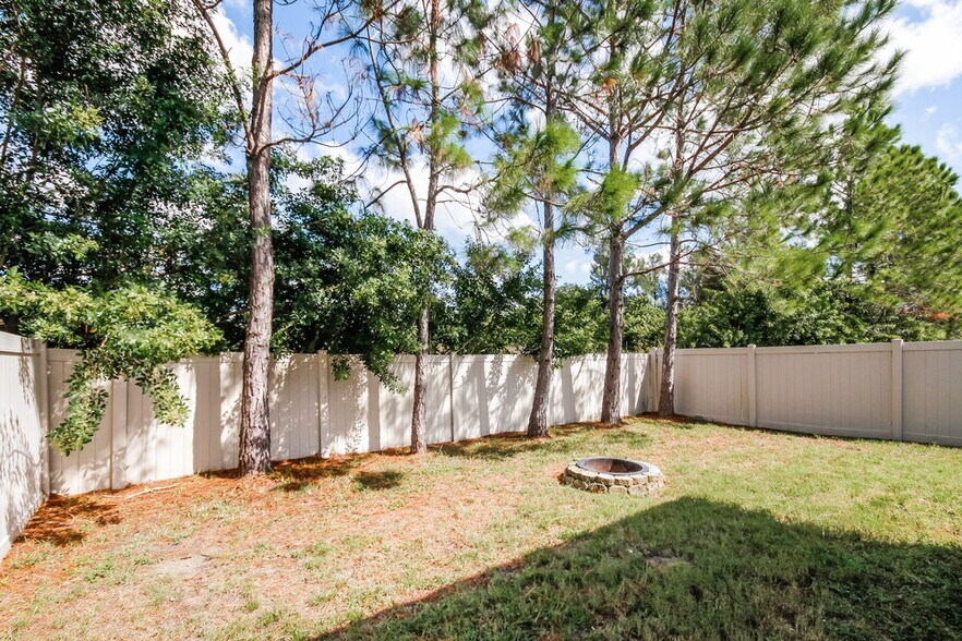 Building Photo - 910 Larwood Pine Dr
