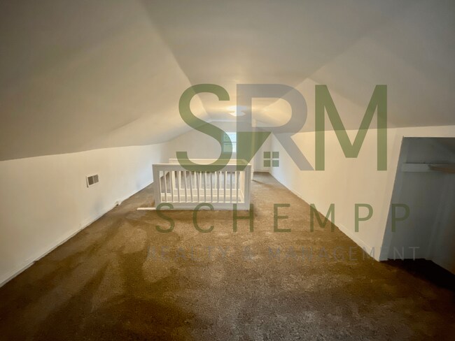 Building Photo - Updated Three Bedroom in West Louisville-Section 8 Accepted