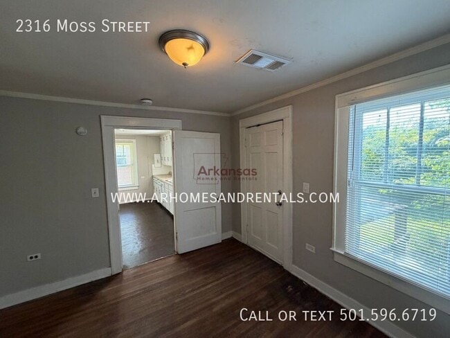 Building Photo - 2316 Moss St