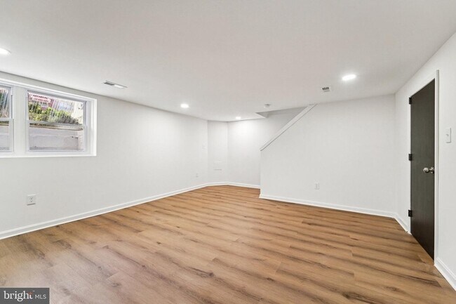 Building Photo - BEAUTIFUL 3 Bedroom 2 Bathroom Home