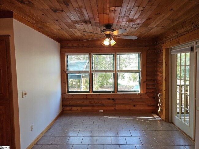 Building Photo - 121 Cater Dr
