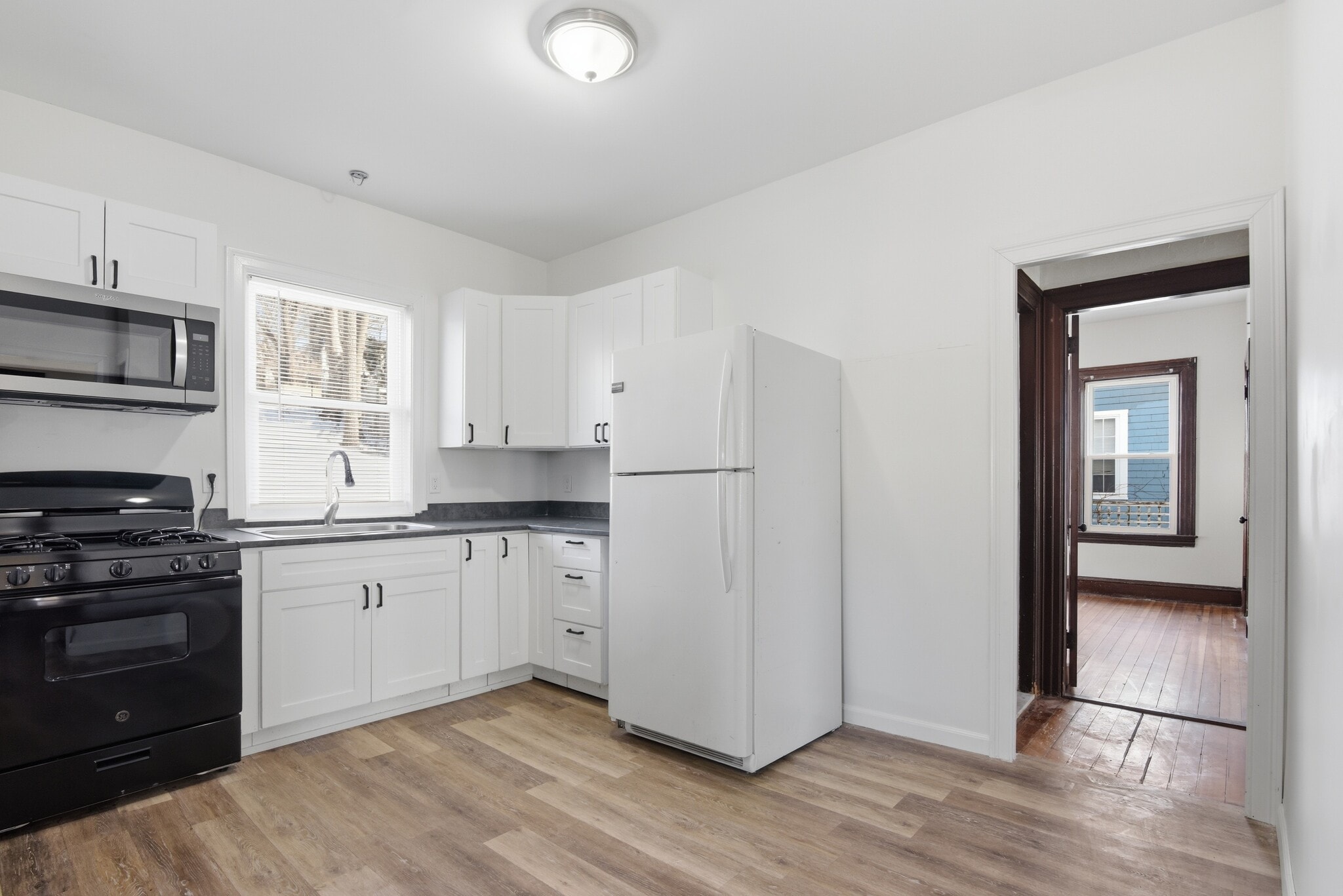 Building Photo - 341 Belmont St