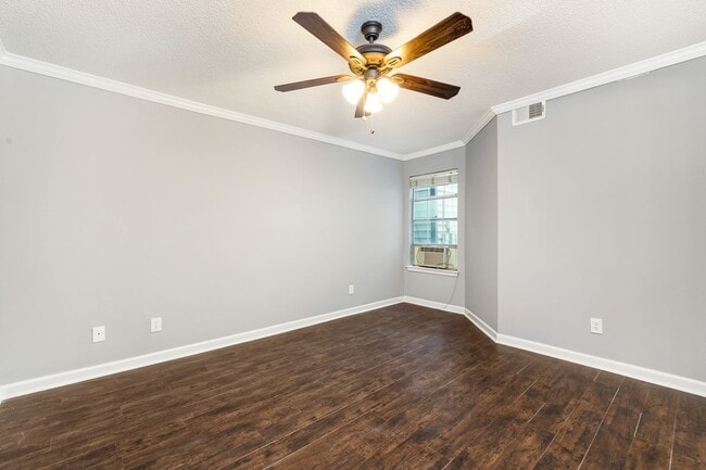 Building Photo - Terrace level condo in great Johns Creek location!