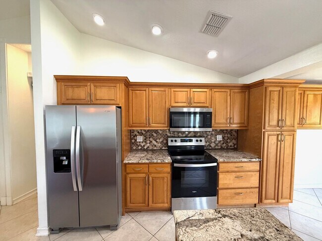 Building Photo - Spacious 3-Bed/2-Bath Home for Rent! Saras...