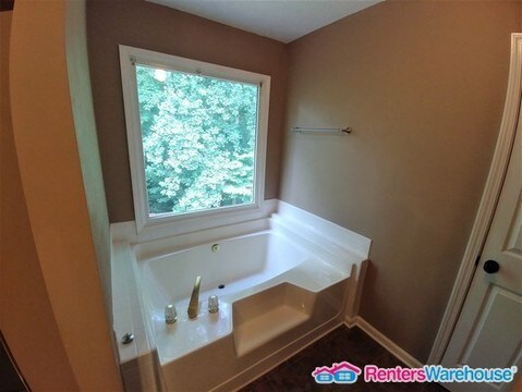 Building Photo - 852 Rockfount Way