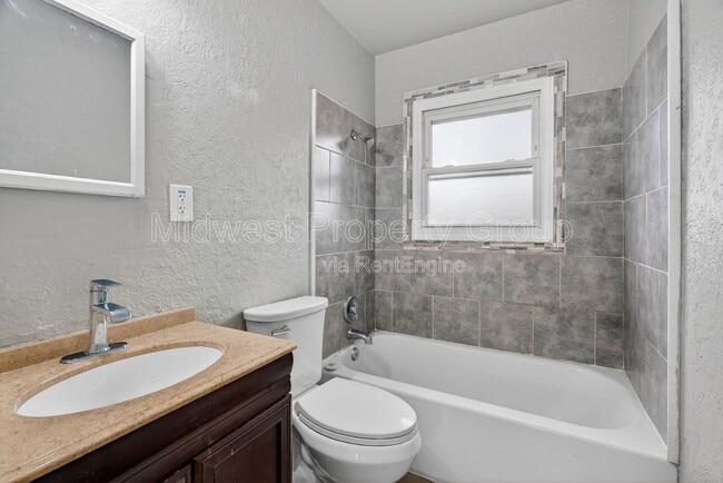 Building Photo - 1157 Redman Blvd