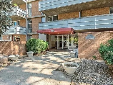 Building Photo - 2500 S York St