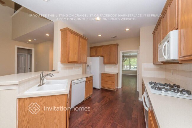Building Photo - 9200 Farmer Dr
