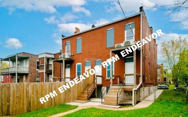 Building Photo - 3230 Pulaski St