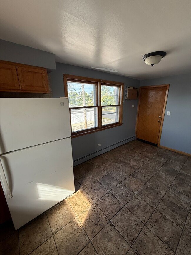 Building Photo - 3556 N Nagle Ave