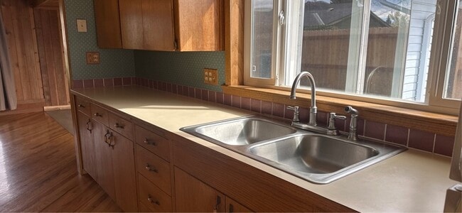 Building Photo - 795 E College St