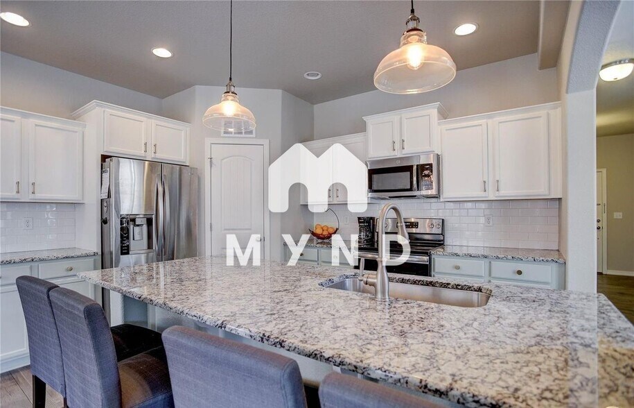 Building Photo - 7074 New Meadow Dr