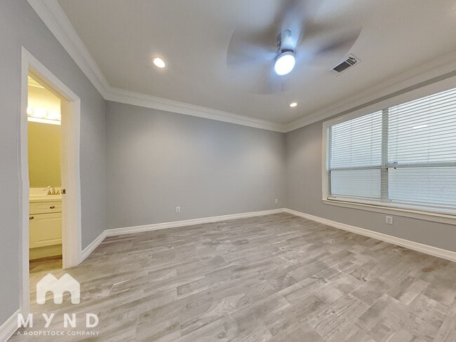 Building Photo - 839 Rosine St