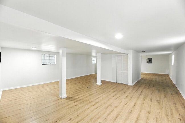 Building Photo - 17 E 100th Pl
